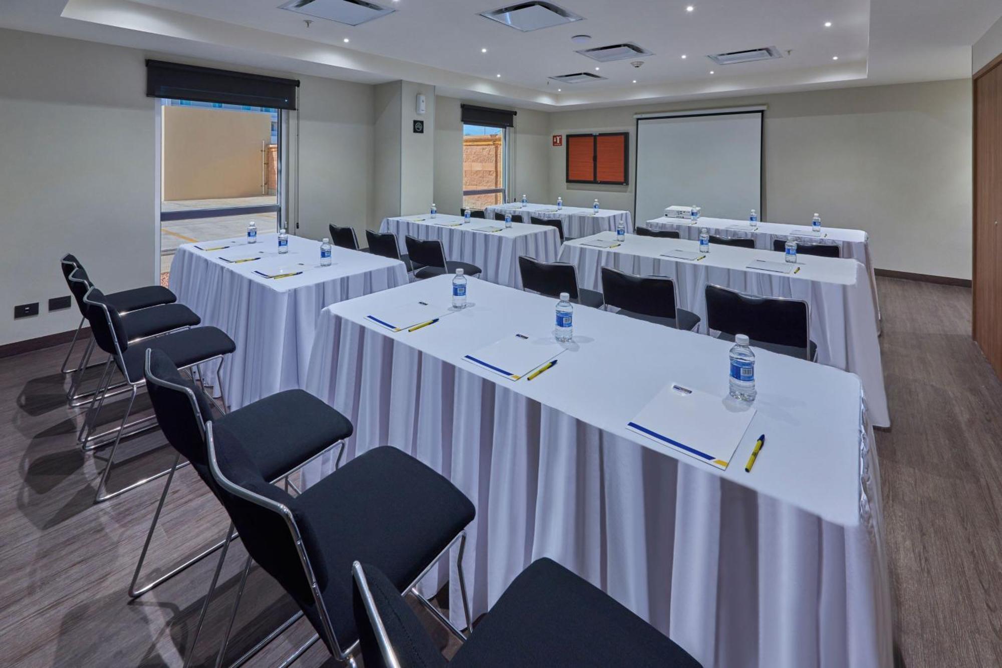 City Express By Marriott Hermosillo Expo Bagian luar foto